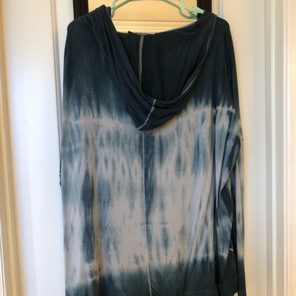 Blue Tie Dye pullover - Picture 4 of 4